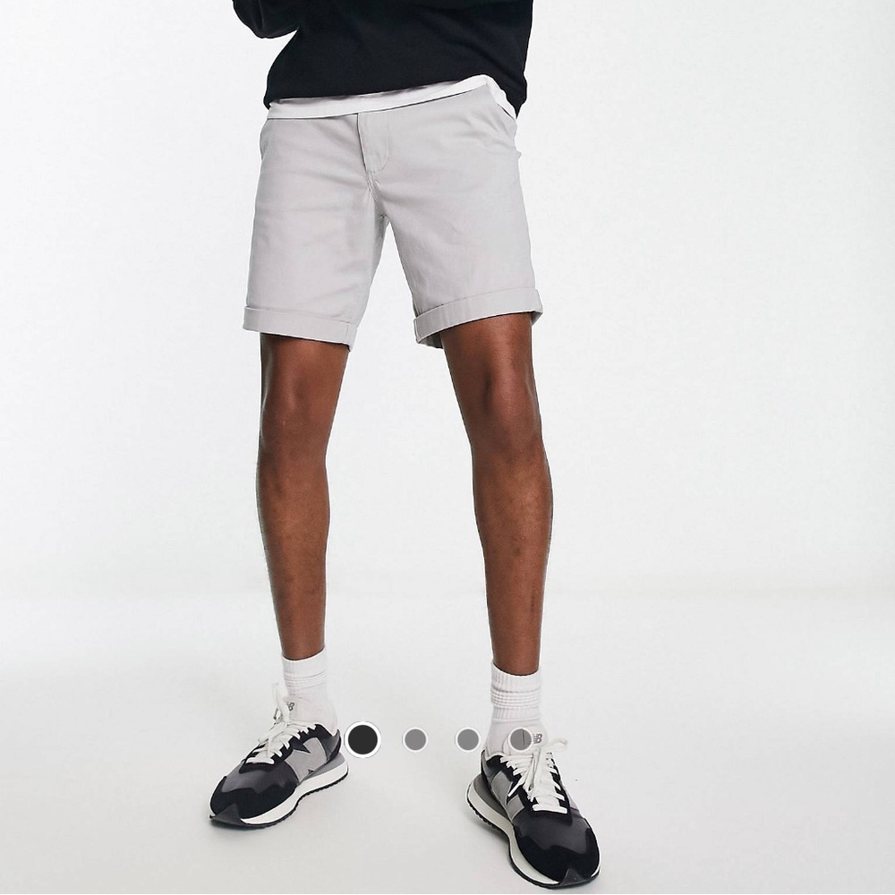 Jack & Jones Intelligence slim fit chino shorts in light gray Size: Small